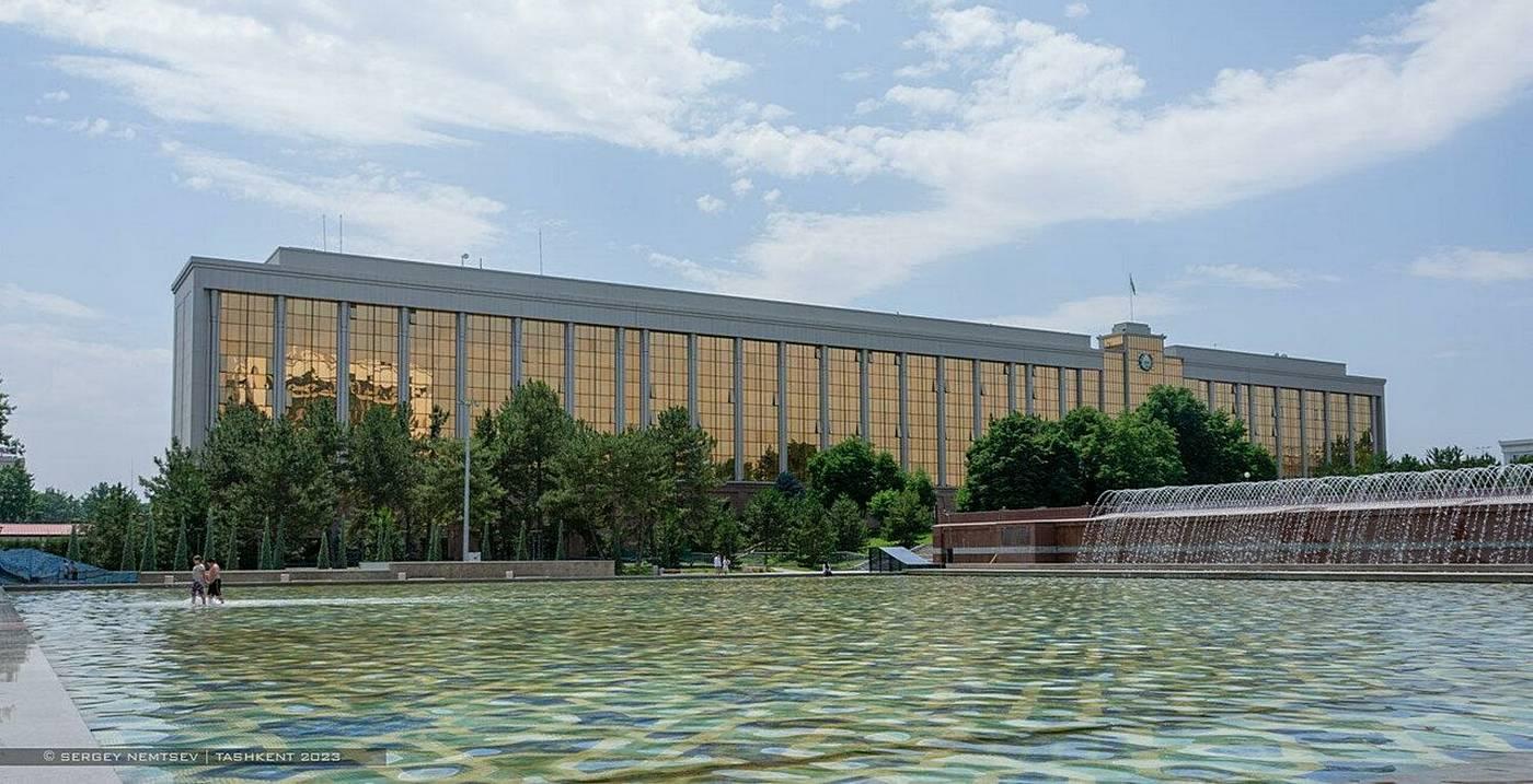 Площадь Мустакиллик