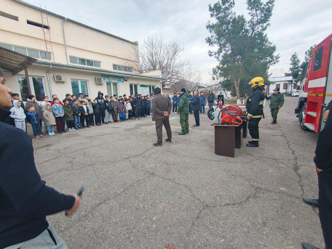 В районе спортивной школы Олмазарского района в рамках месячника «Пожарная безопасность» совместно с отделом по чрезвычайным ситуациям Олмазарского района был организован учебный семинар.