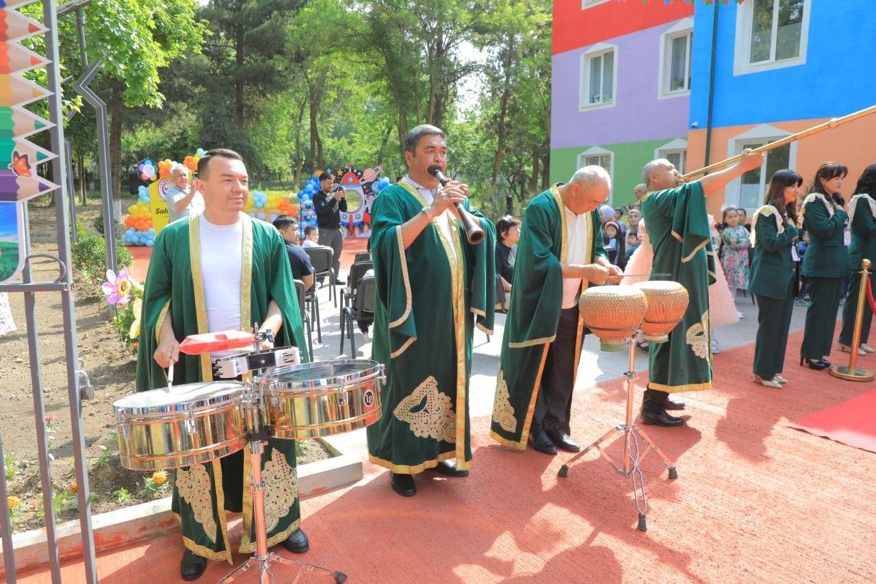 🔘 Бугун Учтепа тумани «Заргарлик» маҳалласида 1966 йилдан буён фаолият юритиб келаётган 334-сонли давлат мактабгача таълим муассасаси кенг кўламли реконструкция ишларидан сўнг фойдаланишга топширилди.