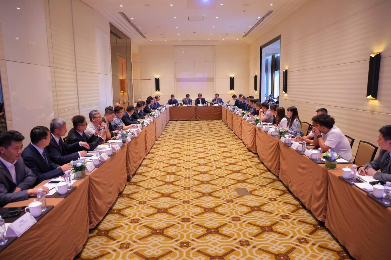 Toshkent shahar hokimi Shavkat Umurzakov boshchiligidagi poytaxt delegatsiyasi qurilish, turizm, sanoat, xizmat ko‘rsatish va ijtimoiy obyektlarni boshqarish sohalarida faoliyat yurituvchi Xitoyning 20 dan ortiq yirik kompaniyasi rahbarlari ishtirokida biznes-forum o‘tkazdi.