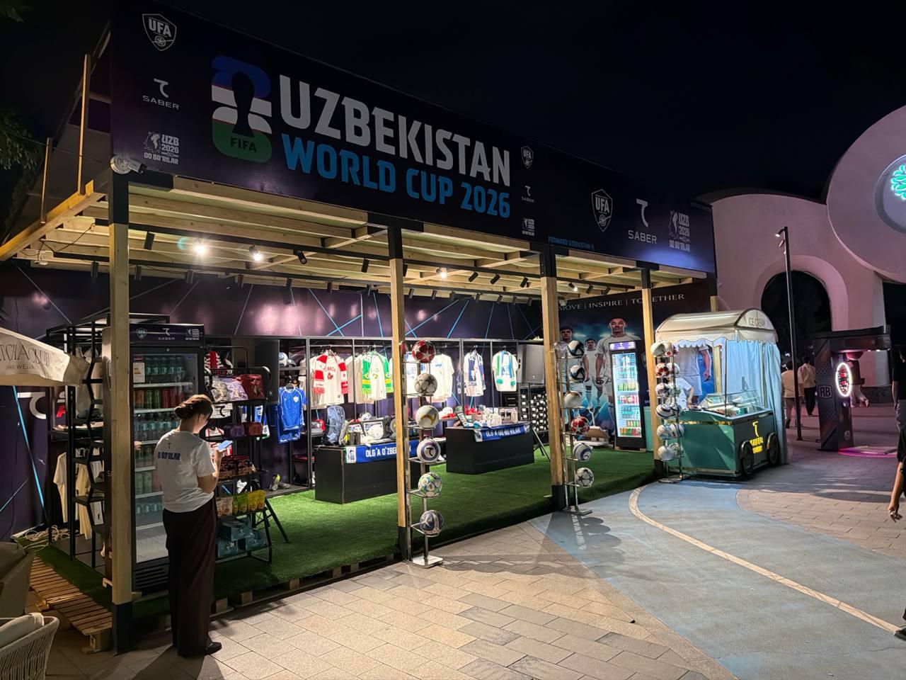 In anticipation of the Uzbekistan national team’s matches as part of the World Championship, trading points selling football merchandise have opened in Tashkent.